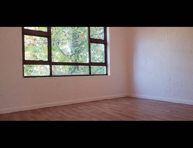 2 BEDROOM APARTMENT TO LET IN LONEHILL